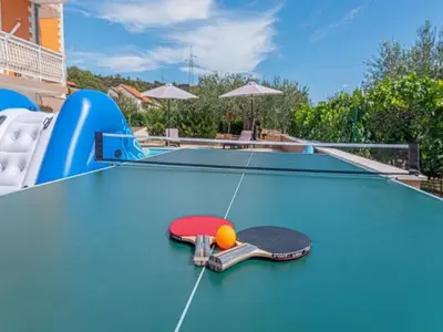 Tereni za tenis i/ili skvoš u sklopu objekta Apartment Niko ili u blizini