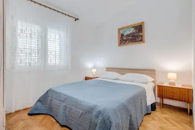 Krevet ili kreveti u jedinici u objektu Seafront apt with terrace 4 bedrooms and mooring