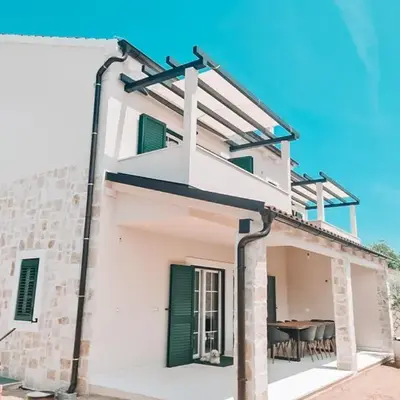 STONE HOUSE JEZERA