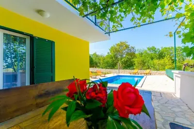 Bazen u objektu Holiday Home Mendula ili u blizini