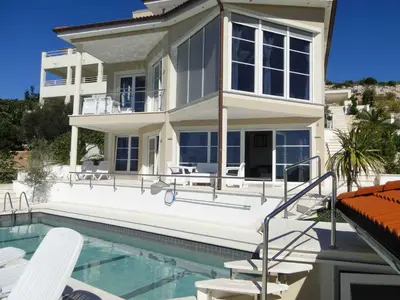 Bazen u objektu Apartment in Primosten - Sibenik Riviera 36377 ili u blizini