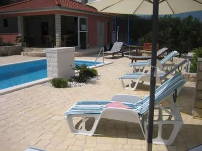 Bazen u objektu Apartment in Rogoznica - Sibenik Riviera 36450 ili u blizini