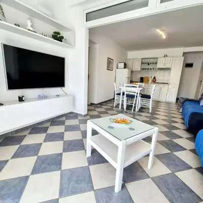 Apartment Blue Maris