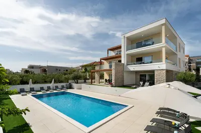 Bazen u objektu Villa Corcovado Deluxe Apartments with Heated Pool ili u blizini