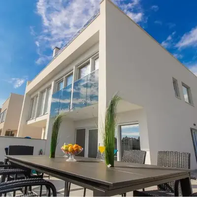 L&A Luxury Villa