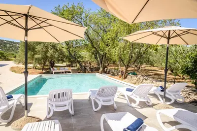 Bazen u objektu Luxury and Cosy Little House Ivinj 1 ili u blizini