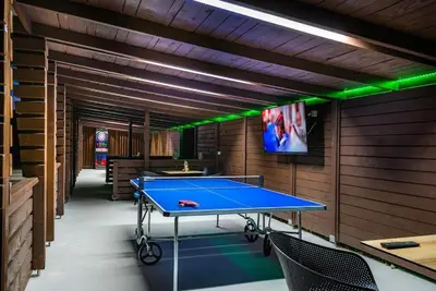Stolni tenis u objektu Luxury and Cosy Little House Ivinj 2 ili u blizini