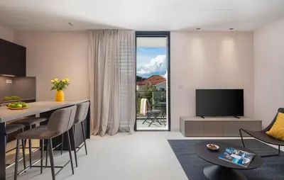 TV i/ili zabavni centar u objektu Luxurious Apartment In Betina With Wifi