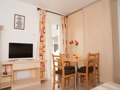 TV i/ili zabavni centar u objektu Apartments Paula - One Bedroom Apartment with Terrace 1