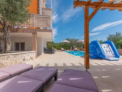 Bazen u objektu Apartment with swimming pool and 2 rooms ili u blizini