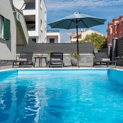 Villa S