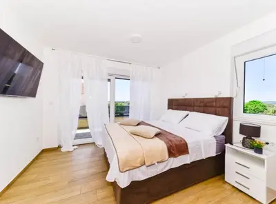 Krevet ili kreveti u jedinici u objektu Villa Sunrise with Outdoor Pool