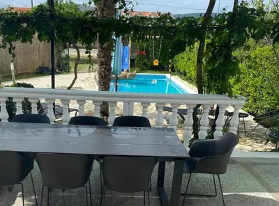 Bazen u objektu Holiday Home Krnić ili u blizini