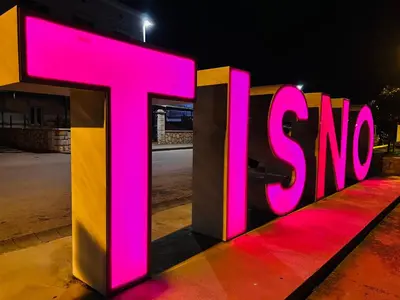 Certifikat, nagrada, logo ili neki drugi dokument izložen u objektu Apartments Perina Tisno