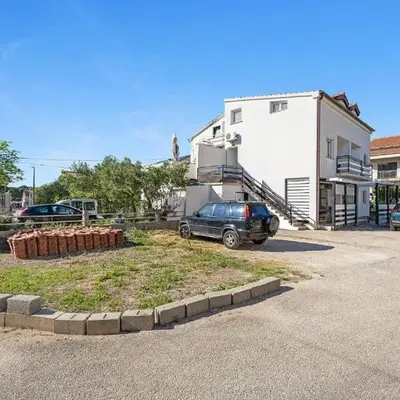 One Bedroom Cozy Apartment In Betina