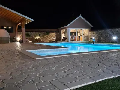 Bazen u objektu Villa Nika - Three Bedroom Villa with Private Pool ili u blizini