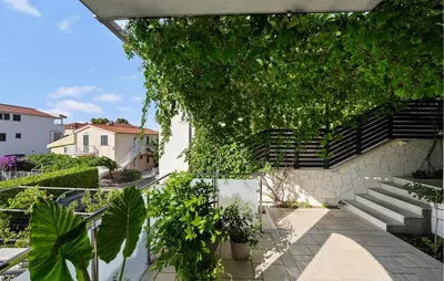 Vrt u objektu Amazing Apartment In Zaboric-Brodarica With Wifi