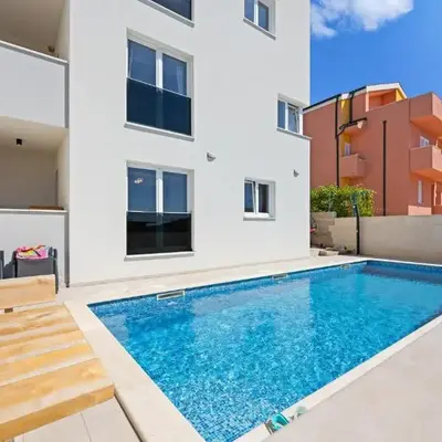 2 Bedroom Beautiful Apartment In Razanj