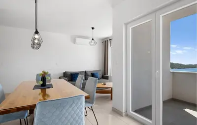 Tlocrt objekta Awesome Apartment In Razanj With Wifi