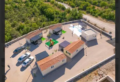 Ptičja perspektiva objekta Auto-kamp Dvije suze 1