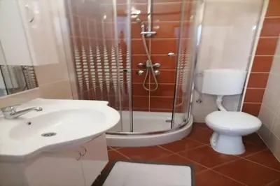 Kupaonica u objektu Apartments Libertas - One Bedroom Apartment with Terrace and Sea View- 8a
