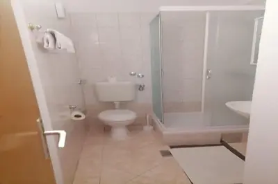 Kupaonica u objektu Apartments Libertas - Studio with Balcony and Sea View - 3