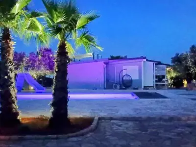 Vrt u objektu Classic Two Bedroom Mobile Home with Terrace and Sea View Br2