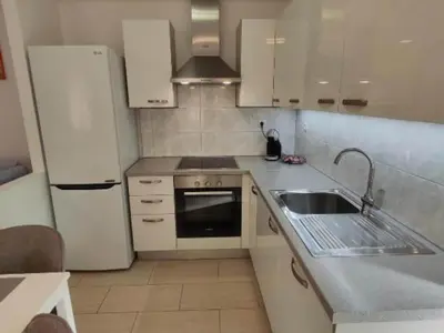 Kuhinja ili čajna kuhinja u objektu Holiday House Emma - Two Bedroom Holiday Home With Terrace