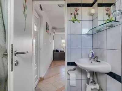 Kupaonica u objektu Apartment Beach Vibes-6 by Interhome