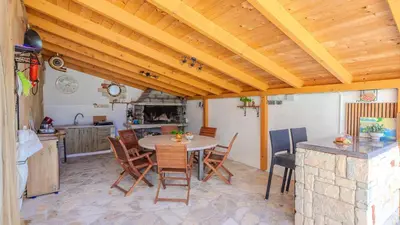 Kuhinja ili čajna kuhinja u objektu Apartman Barbara 2 by Villas Guide