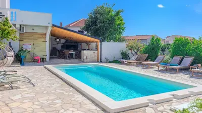 Bazen u objektu Apartman Barbara 5 by Villas Guide ili u blizini
