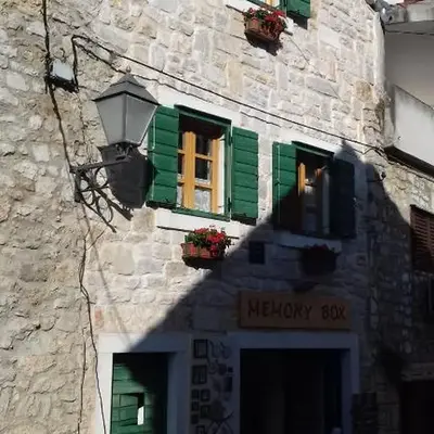 Apartments MIME - Small House