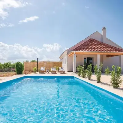 Two-Bedroom Holiday Home In Radonic