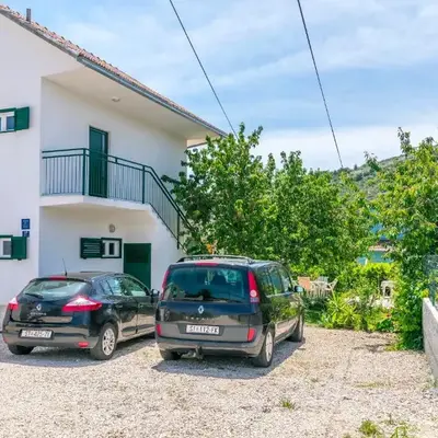 House Suncani dvori