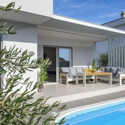 Holiday House Libra