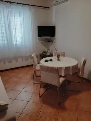 TV i/ili zabavni centar u objektu Apartment Tisno 17716b