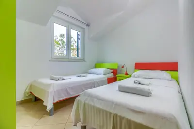 Krevet ili kreveti u jedinici u objektu Apartment in Pirovac with sea view, terrace, air conditioning, WiFi (4925-1)
