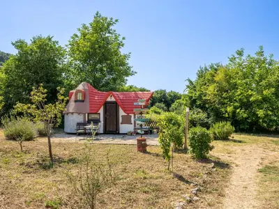 Vrt u objektu Holiday Home Little Castle by Interhome