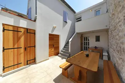 Balkon ili terasa u objektu Stone house in the center of Murter town