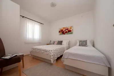 Krevet ili kreveti u jedinici u objektu Spacious apartment w balcony big garden & grill