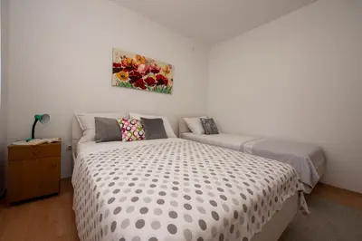 Krevet ili kreveti u jedinici u objektu Spacious apartment w balcony big garden & grill