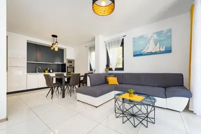 Kuhinja ili čajna kuhinja u objektu Villa Essenza Rossa in Vodice only 650 meters from the beach