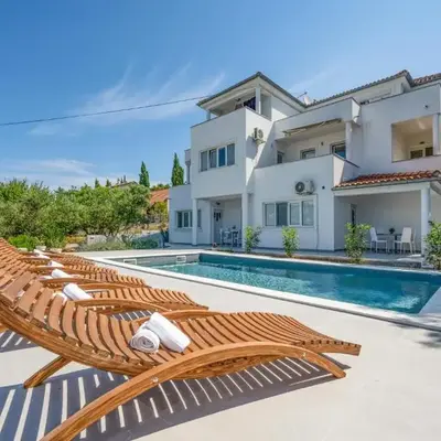 2 Bedroom Stunning Apartment In Murter