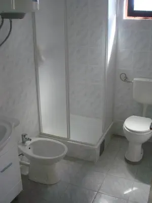 Kupaonica u objektu Apartmani Kenđel 1